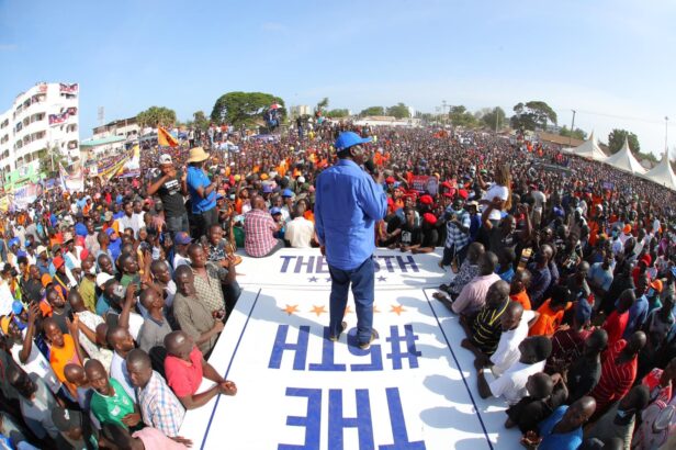 A random Luo man has urged Nyanza residents not to fight to the death in pushing for the ODM leader Raila Odinga to be the President.