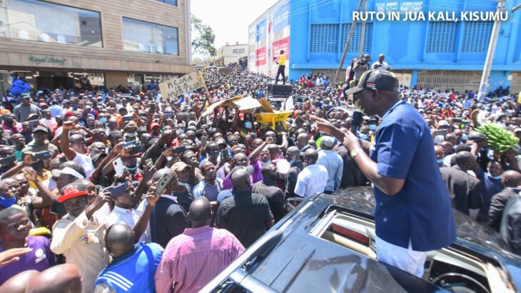 Deputy President William Ruto on Thursday, November 11 dished out Ksh 2 Million in Raila’s stronghold, Homabay County.