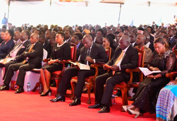 On Tuesday, October 4, mourners in Nyeri were treated to a rare drama after a woman temporarily interrupted President William Ruto’s speech.